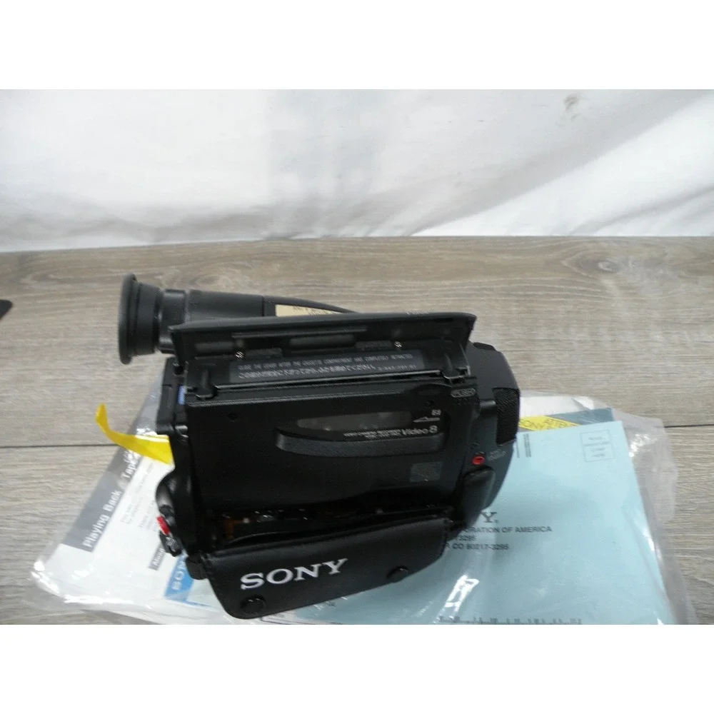 Sony CCD-TR71 Video8 Handycam Camcorder 10x Zoom Hi-Fi Stereo Vintage For Parts